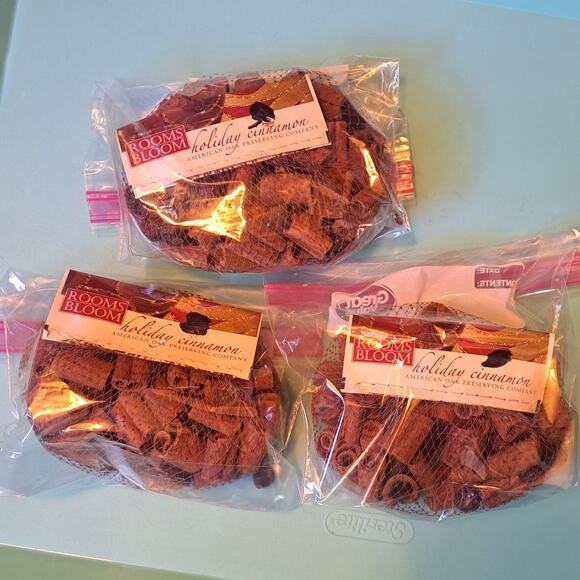 3x Rooms in Bloom Holiday Cinnamon Stick & Rose Hip Scented Decor (0.6oz Each) - Picture 4 of 8